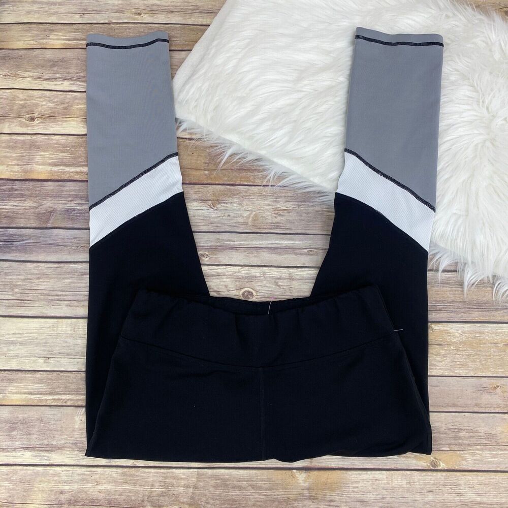 Chico's Zenergy Women's Blocked Full Length Active Leggings Sz 1/M/8 Black White - Picture 3 of 8